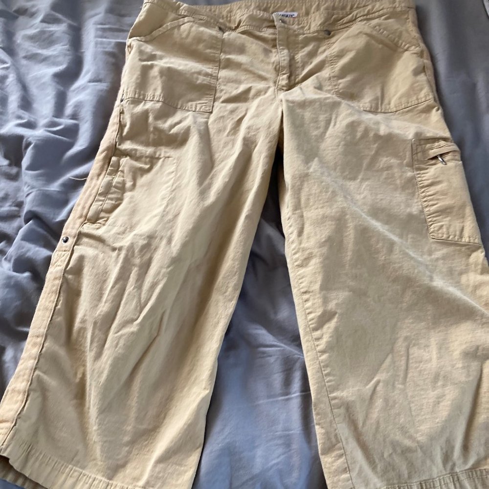 Danskin Khaki Capris